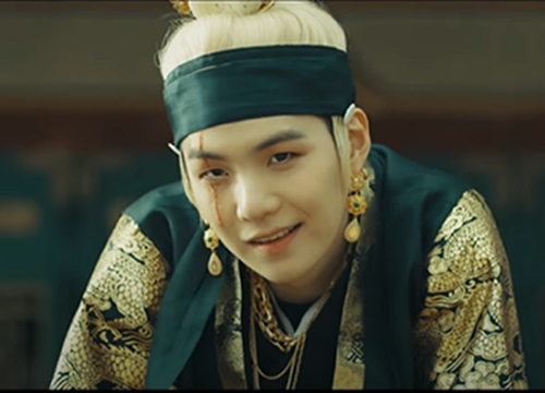 Là người cuối cùng biết về cảnh quay múa kiếm quan trọng trong MV, SUGA (BTS) tập luyện đến mức tay phồng rộp fan nghe mà xót