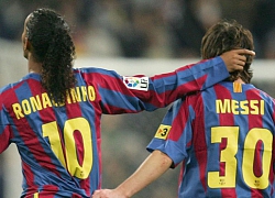 Ronaldinho khiến Barca xử phũ: Suýt làm hư hỏng Messi như thế nào?