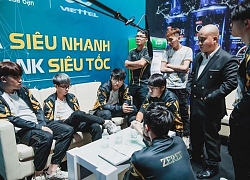 Team Flash Liên Quân Mobile khoe hình ảnh "vượt khó", fan SGP vội réo tên đội nhà: "Nhiều HLV để làm gì?"