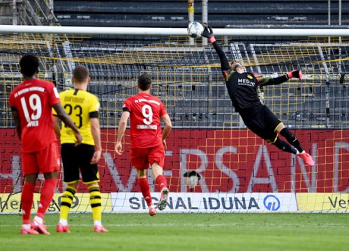 Thắng tối thiểu Dortmund 1-0, Bayern Munich chạm 1 tay vào chức vô địch Bundesliga