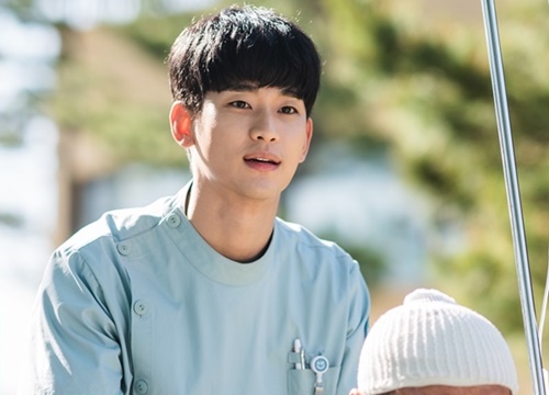 Từ Vì Sao Đưa Anh Tới đến Psycho But It's Okay, nhan sắc "cụ giáo" Kim Soo Hyun 7 năm không đổi, bí kíp là đây chứ đâu!