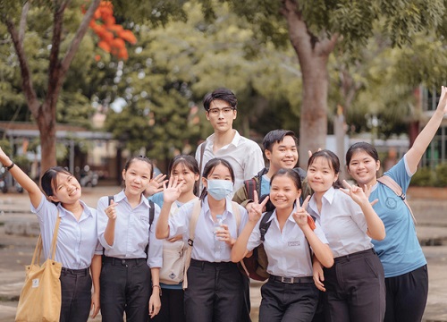 Xuất hiện thầy giáo soái ca trường người ta siêu cấp điển trai, shock nhất là cao khủng không ai ngờ tới