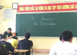 Cô giáo giao bài tập cuối cùng vào tiết Văn cuối, đọc đề ai cũng ngạc nhiên, xúc động