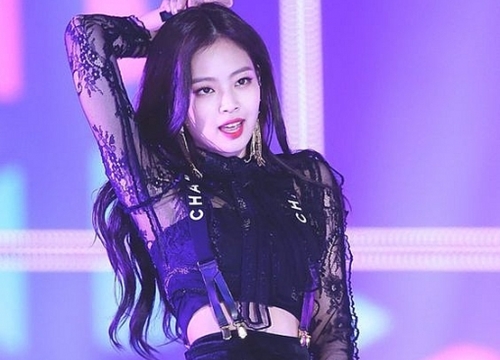 Được fan bất ngờ cầu hôn trong concert, Jennie (BLACKPINK) nói gì mà ai nấy sướng rơn, đến Rosé cũng rung rinh, tim đập "bịt bịt"?