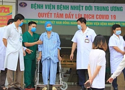 Bệnh nhân 19 được xuất viện, đi máy bay về nhà ở TP.HCM