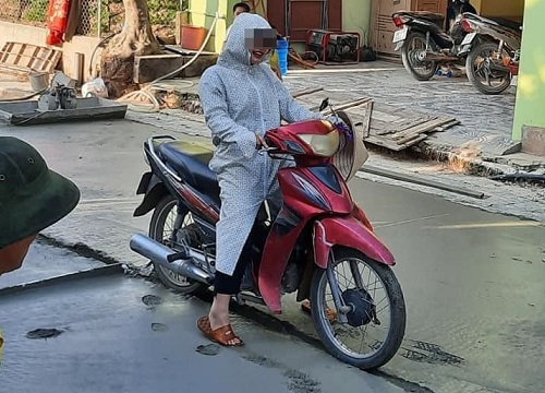 Lao xe vào đoạn đường đang làm, cô gái cười cay đắng trong ánh mắt "tóe lửa" của bao người