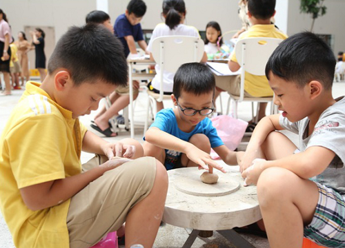 Vietschool thành lập quỹ học bổng và hỗ trợ học phí