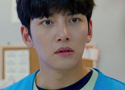 Chơi ngộ thử tài "tung cước" của Kim Yoo Jung, Ji Chang Wook bị đá đến biến dạng ở tập 4 Backstreet Rookie