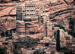 Cung điện 100 năm tuổi xây trên cột đá thẳng đứng ở Yemen