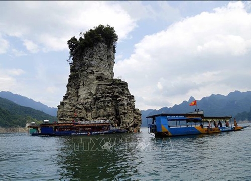 'Hạ Long cạn' giữa đại ngàn Tuyên Quang