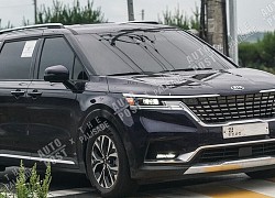 Kia Sedona 2021 lần đầu lộ diện ngoài đời thực: Vạm vỡ như SUV, chờ ngày về Việt Nam đấu Ford Tourneo