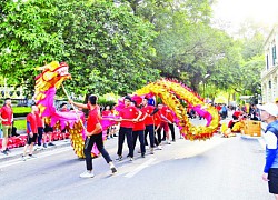 Phố đi bộ chung quanh hồ Hoàn Kiếm tấp nập trở lại