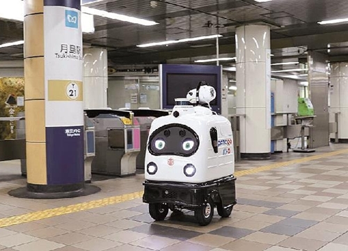 Robot phun thuốc khử trùng được thử nghiệm tại ga tàu điện ngầm Tokyo