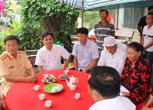 Trà Vinh: Thăm hỏi, động viên thân nhân gia đình có 3 người tử vong vì tai TNGT