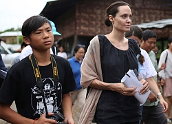 Angelina Jolie hướng các con làm việc thiện