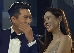 Baeksang 2020: Hyun Bin và Son Ye Jin liếc mắt đầy 'tình ý' thế này không 'đẩy thuyền' hơi phí!