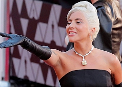 Lady Gaga từng được bảo vệ theo sát khi đeo kim cương