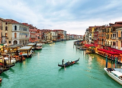 "Liều mình" bơi ở kênh đào Venice: Du khách Đức hứng án phạt 18 triệu VND