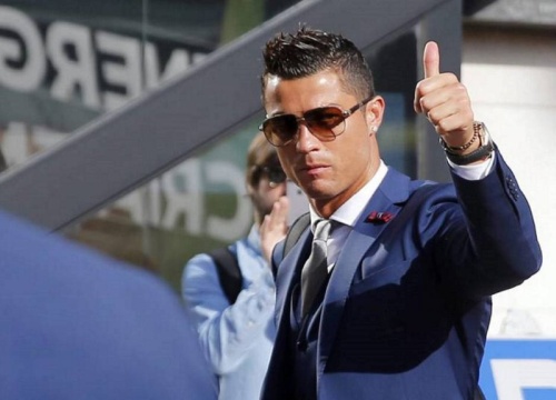 Ronaldo lập kỷ lục khi cán mốc một tỷ USD thu nhập