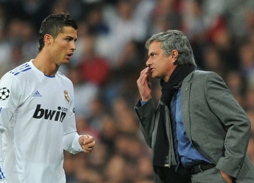 Ronaldo suýt bật khóc và muốn đánh Mourinho