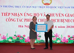 SPIR Việt Nam tặng 300 suất quà giúp người dân thủ đô khắc phục hậu quả do COVID-19