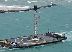 Tên lửa SpaceX cập bờ sau chuyến bay lịch sử