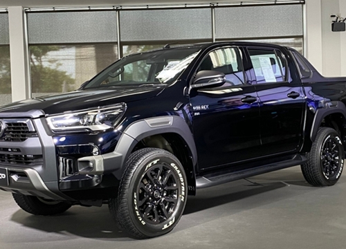 Toyota Hilux 2020 ra mắt, giá từ 17.200 USD