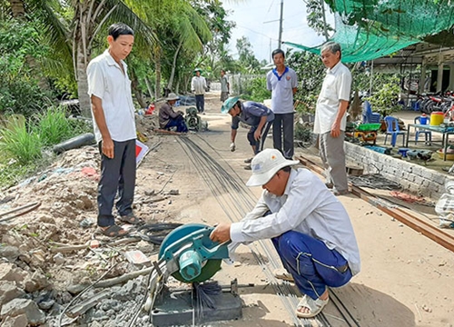 Bí thư chi bộ gương mẫu