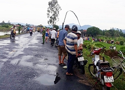 Đang lưu thông trên đường, 2 thanh niên ở Phú Yên bị điện giật tử vong