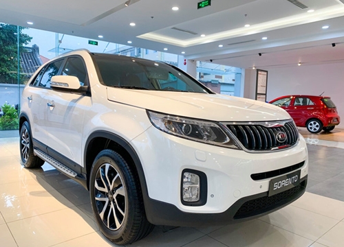 Kia Sorento giảm giá 100 triệu đồng xả hàng tồn