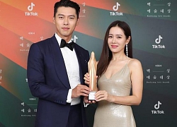 Ngoài ánh nhìn tình tứ, Son Ye Jin và Hyun Bin còn bị netizen "khui" chuyện cố ý mặc đồ hợp đôi với nhau tại Baeksang 2020?