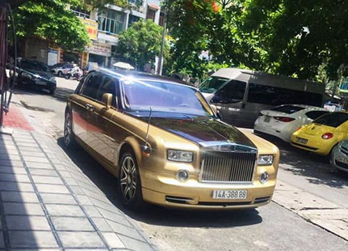 Rolls-Royce Phantom mạ vàng biển Quảng Ninh bị thiêu cháy