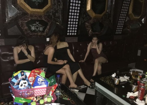 Bắt quả tang 29 thanh niên "bay lắc" trong quán karaoke