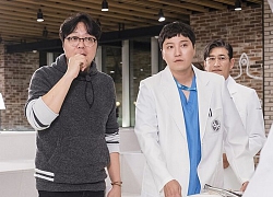 Đạo diễn Hospital Playlist - Shin Won Ho dành những lời có cánh cho dàn cast xịn và hứa mùa hai sẽ cho Jo Jung Suk và Joen Mi Do yêu nhau