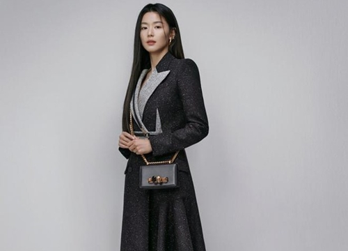 Jun Ji Hyun trở thành đại sứ Alexander McQueen tại Hàn Quốc