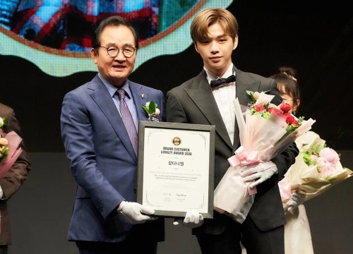 Kang Daniel được công nhận là nam nghệ sĩ solo có sức ảnh hưởng nhất năm 2020