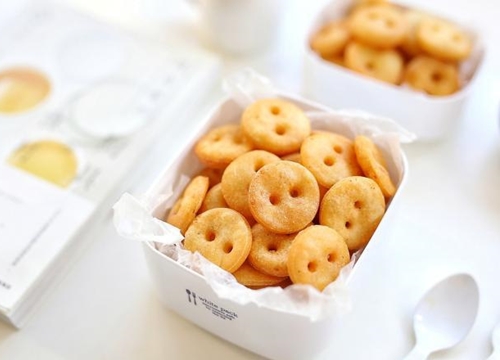 Không cần lò nướng, mẹ làm snack khoai tây nhỏ xinh giòn tan cho bé ăn vặt cực dễ dàng