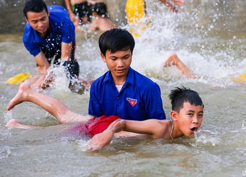 Nghệ An: Địa phương, trường học đầu tư hàng trăm triệu đồng xây bể bơi cho học sinh