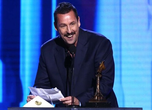 Tại sao phim của Adam Sandler trên Netflix đều thành công, dù chất lượng không tốt?