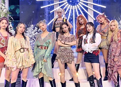 TWICE nỗ lực hát live sau màn khoe giọng &#8220;thảm họa&#8221; của Momo nhưng lại khiến Knet ngao ngán vì&#8230; cố quá thành &#8220;quá cố&#8221;