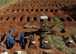 Brazil phải khai quật mồ cũ lấy chỗ cho nạn nhân Covid-19