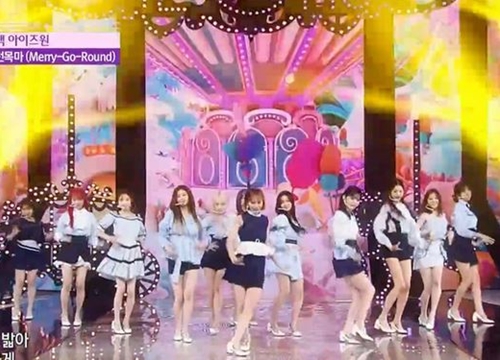 'Đột nhập' showcase comeback của IZ*ONE: Sân khấu ngập sắc màu, âm nhạc khuấy động hè 2020 và những phút lặng của mỗi cô gái