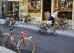 Nước Pháp thành "vùng Xanh", hàng quán ở Paris được mở lại