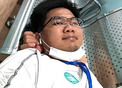 Đưa vợ đi đẻ, anh chồng khóc từ đầu đến cuối, sau sinh một tay chăm cả vợ lẫn con
