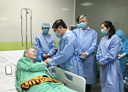 Kỳ diệu: Phi công người Anh có thể tự ngồi dậy và xoay người trên giường