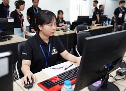 Nữ sinh 17 tuổi đạt Quán quân cuộc thi lập trình Codewar Junior