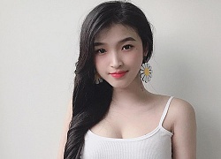 Nữ sinh Việt vừa tuổi 18 nổi tiếng nhờ mặc áo dài trắng ôm sát tôn dáng vóc nữ thần