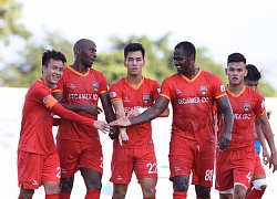 Tiến Linh cùng đồng đội chống phân biệt chủng tộc