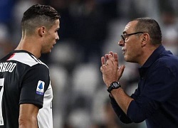 Chỉ trích Ronaldo trên mặt báo, HLV Sarri bị &#8220;ông trùm&#8221; Juventus sờ gáy