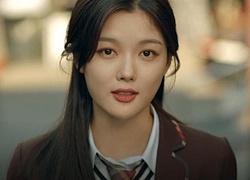 Để Kim Yoo Jung 'bay' đến và hôn Ji Chang Wook ngay tập đầu, 'Backstreet Rookie' gây tranh cãi